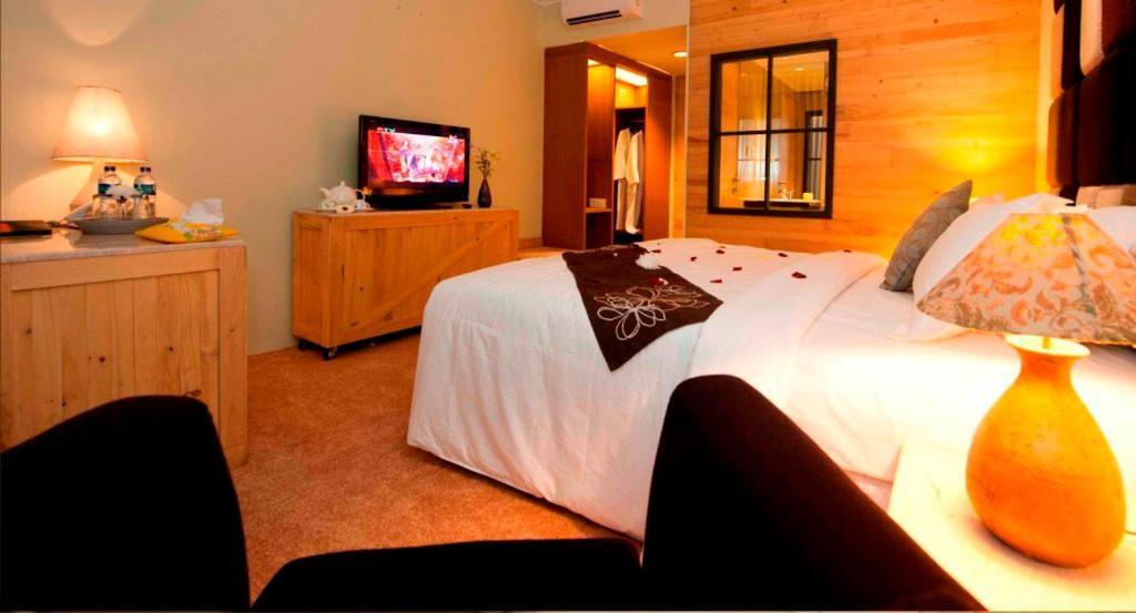Chara Hotel Bandung Exterior photo