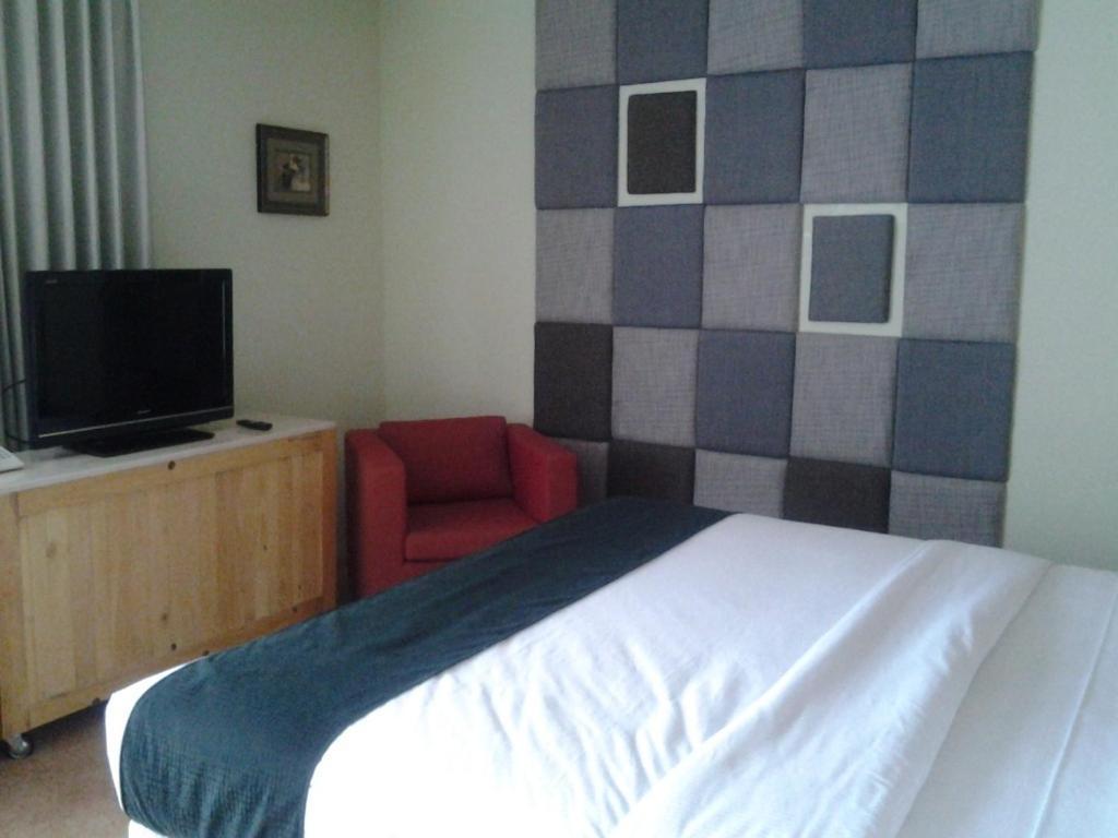 Chara Hotel Bandung Room photo