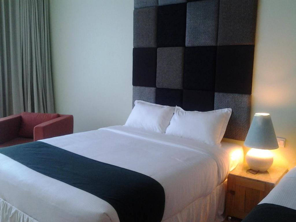 Chara Hotel Bandung Room photo